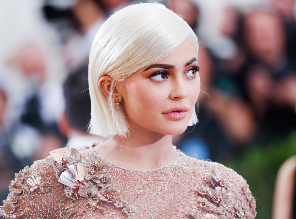The Story Behind Kylie Jenners Met Gala Bob When Donatella Says